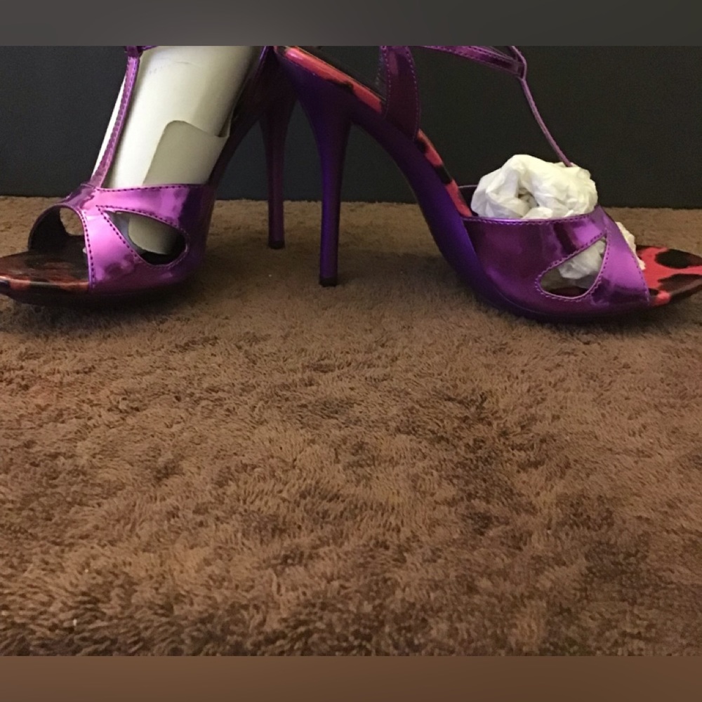 Metallic Purple Peepers Sandals ❣️